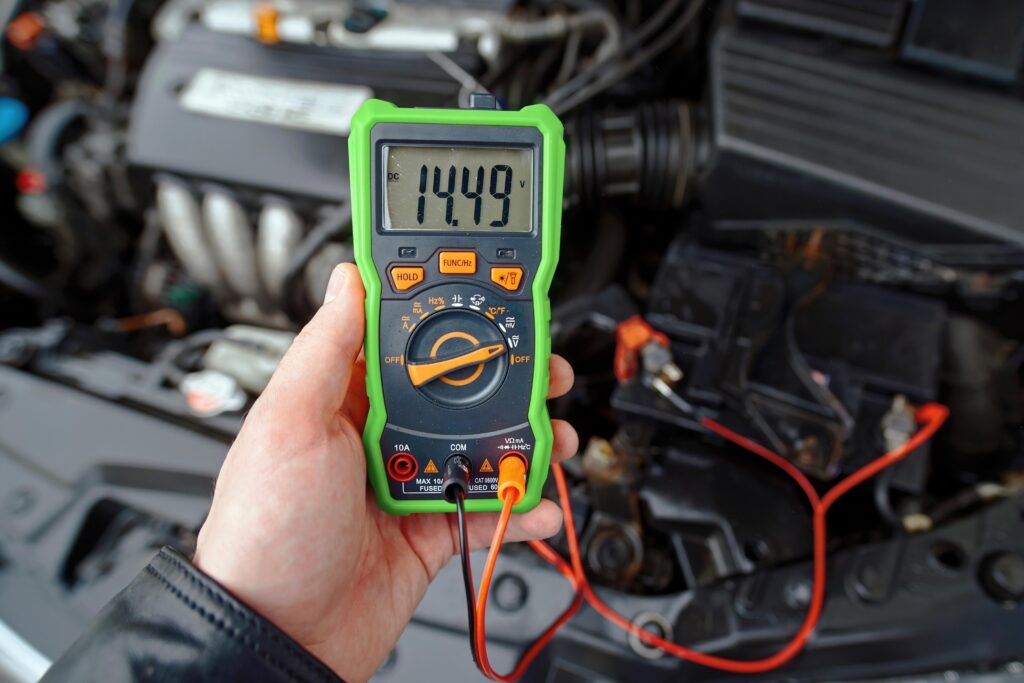 تست باتری با مولتی متر